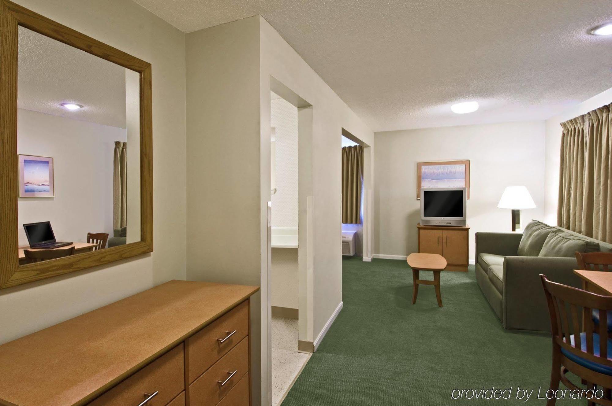 Welcome Suites Springdale Room photo